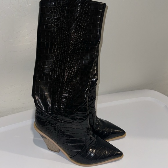 Black faux snakeskin cowboy boot style size 9 - Picture 3 of 6